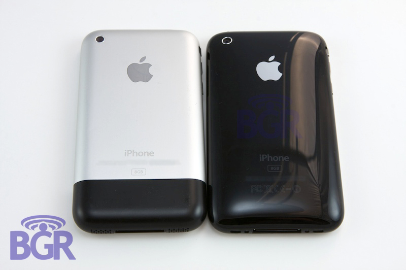 Illustration for article titled iPhone 3G First US Unboxing (Best Photos Yet)